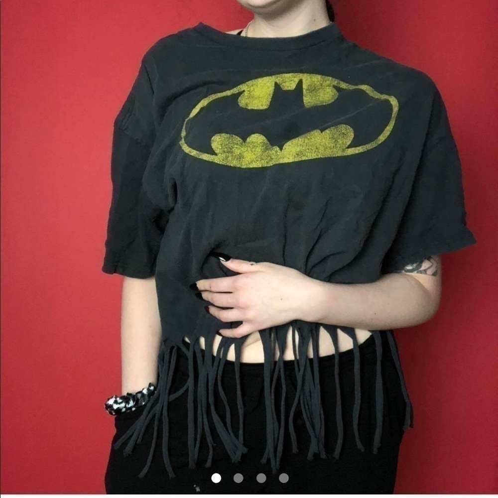 Cropped tasseled Batman tee 🖤💛